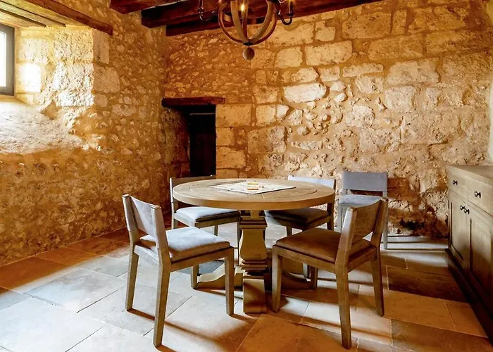 Chateau Belet * Saint-Aquilin